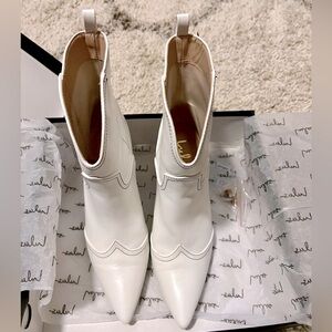 LULUS Luglyn Pointed Toe with Heel Ankle Booties
